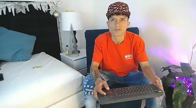 Snapshot of Edward_Milleer chatting on December 23, 2024, 3:12 pm Edward Milleer online show from December 23, 2024, 3:12 pm