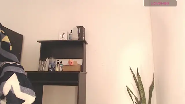 Snapshot of Edward_Milleer chatting on September 24, 2025, 8:06 am Edward Milleer online show from September 24, 2025, 8:06 am