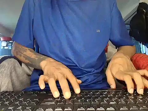 Snapshot of Edward_Milleer chatting on December 17, 2025, 8:59 pm Edward Milleer online show from December 17, 2025, 8:59 pm