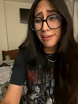 AleFantasy0001 online show from October 15, 2025, 4:23 am