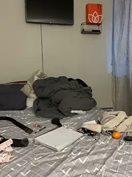 AleFantasy0001 online show from October 17, 2025, 3:42 am