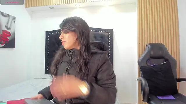 Melodi Roux online show from April 17, 2026, 1:14 pm