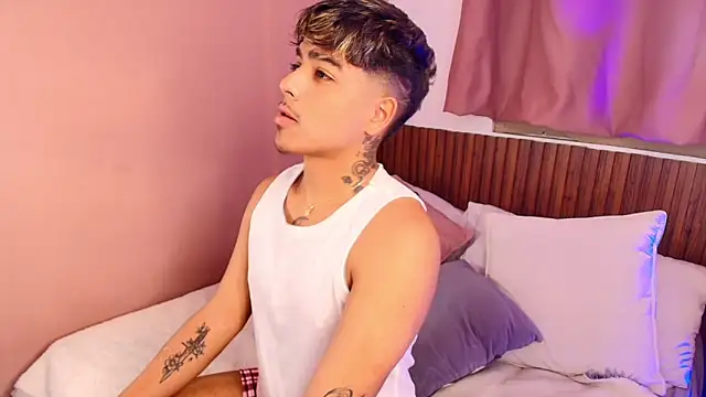 Snapshot of kiing_azahell chatting on October 18, 2025, 5:21 am kiing azahell online show from October 18, 2025, 5:21 am