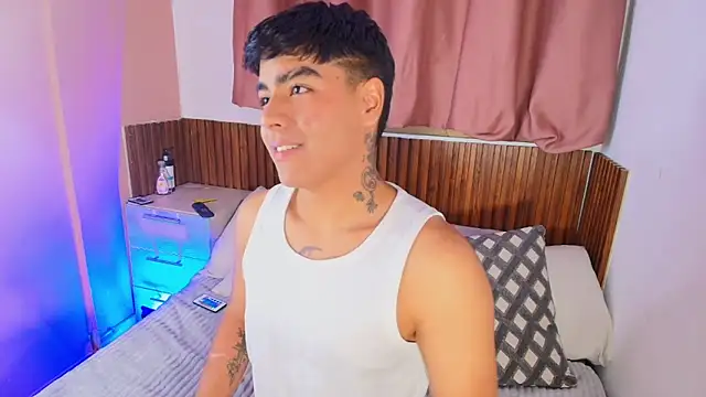 Snapshot of kiing_azahell chatting on February 8, 2026, 12:03 am kiing azahell online show from February 8, 2026, 12:03 am