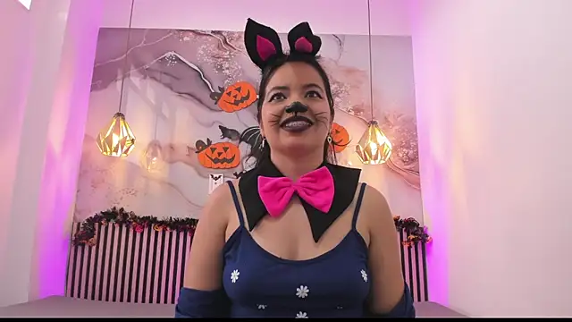 Snapshot of EvelynSweet1 chatting on October 31, 2025, 7:59 pm EvelynSweet1 online show from October 31, 2025, 7:59 pm