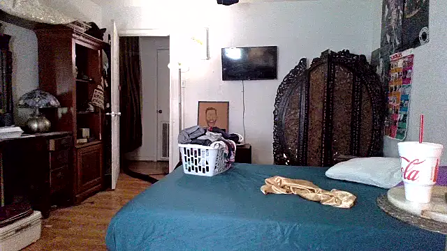 sophiarica online show from March 25, 2026, 10:05 pm