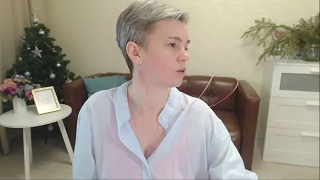 Snapshot of Cutie_Erikaa1 chatting on December 22, 2024, 3:22 am Cutie Erikaa1 online show from December 22, 2024, 3:22 am