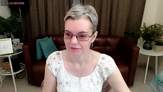Snapshot of Cutie_Erikaa1 chatting on January 4, 2025, 2:35 am Cutie Erikaa1 online show from January 4, 2025, 2:35 am