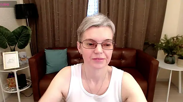 Snapshot of Cutie_Erikaa1 chatting on January 10, 2025, 5:26 am Cutie Erikaa1 online show from January 10, 2025, 5:26 am