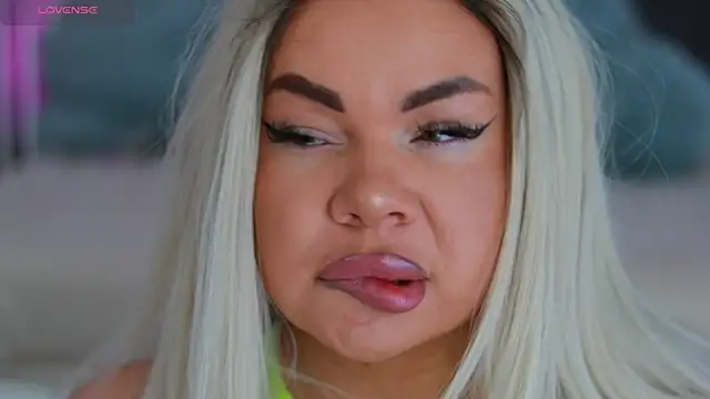 MissLilaa online show from January 16, 2025, 9:37 am