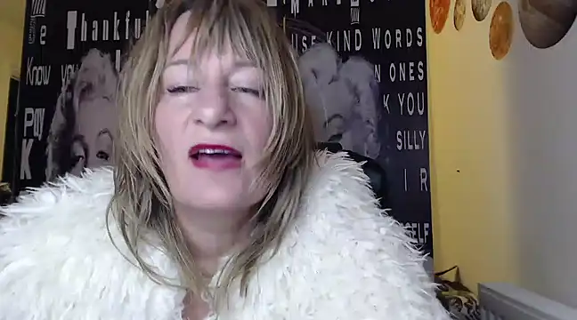 Snapshot of BettyDavisX chatting on December 6, 2024, 10:41 pm BettyDavisX online show from December 6, 2024, 10:41 pm