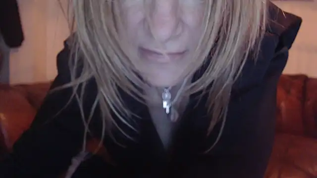 Snapshot of BettyDavisX chatting on March 23, 2025, 2:26 am BettyDavisX online show from March 23, 2025, 2:26 am