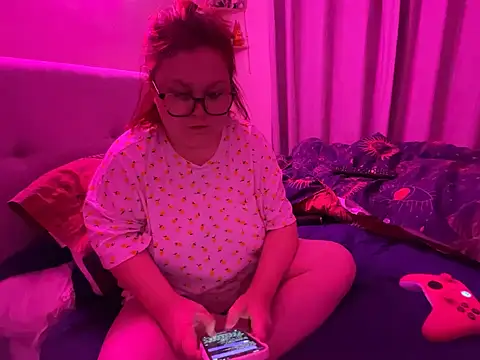 Snapshot of Tallulah-mae-xoxox chatting on February 1, 2025, 7:02 pm Tallulah-mae-xoxox online show from February 1, 2025, 7:02 pm