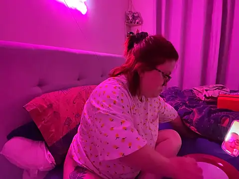 Snapshot of Tallulah-mae-xoxox chatting on February 1, 2025, 10:23 pm Tallulah-mae-xoxox online show from February 1, 2025, 10:23 pm