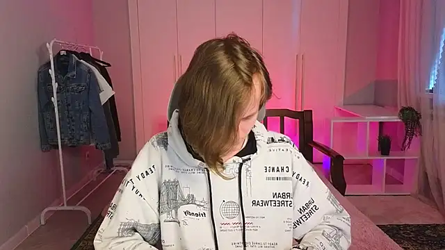 nikompell online show from March 18, 2025, 3:09 am