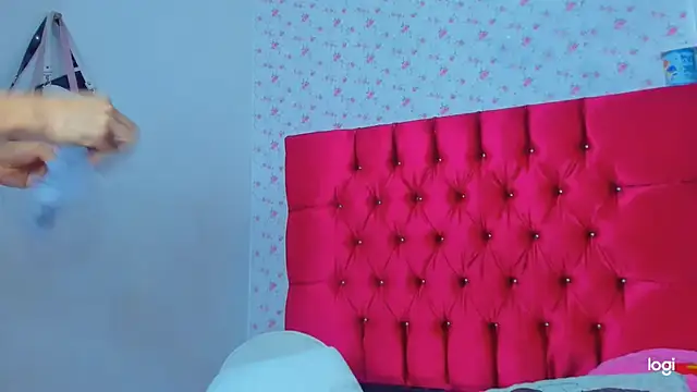 Snapshot of StassieBell chatting on December 22, 2025, 5:48 am StassieBell online show from December 22, 2025, 5:48 am