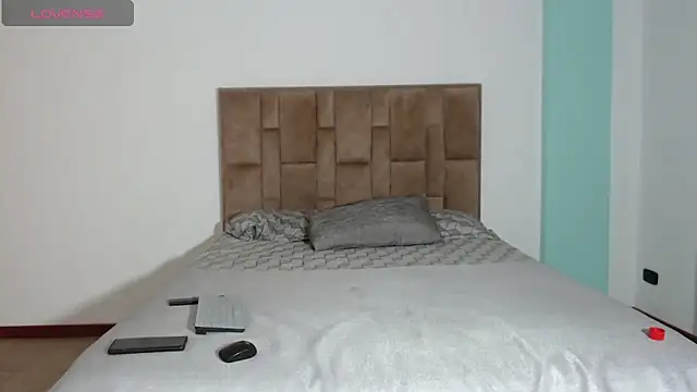 aleejhandraa online show from November 9, 2025, 9:13 pm