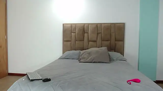 aleejhandraa online show from January 7, 2026, 4:37 am