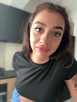 Snapshot of LaraVegas_ chatting on September 22, 2025, 5:20 am LaraVegas online show from September 22, 2025, 5:20 am