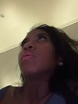 IamCrystal2 online show from December 11, 2024, 1:26 am