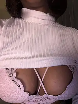 IamCrystal2 online show from January 16, 2025, 10:44 pm