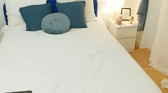 IamCrystal2 online show from March 6, 2025, 12:43 am