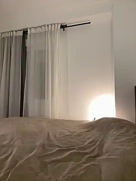 IamCrystal2 online show from November 25, 2025, 12:32 am