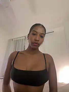 Snapshot of IamCrystal2 chatting on January 12, 2026, 3:23 am IamCrystal2 online show from January 12, 2026, 3:23 am