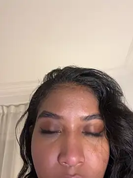 Snapshot of IamCrystal2 chatting on March 16, 2026, 5:44 am IamCrystal2 online show from March 16, 2026, 5:44 am