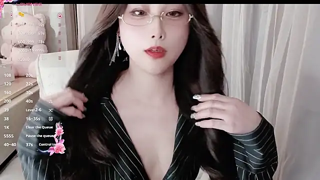 Snapshot of Blossom-666 chatting on February 16, 2025, 3:59 pm Blossom-666 online show from February 16, 2025, 3:59 pm