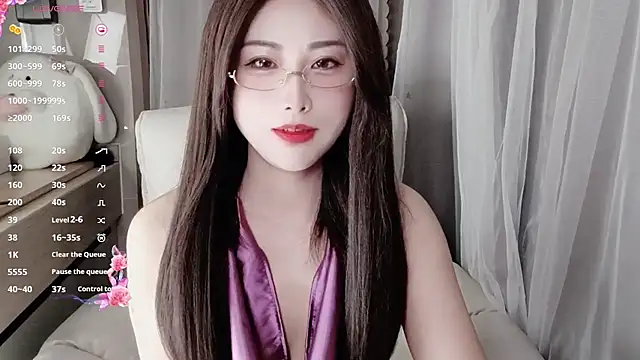 Snapshot of Blossom-666 chatting on February 23, 2025, 4:35 pm Blossom-666 online show from February 23, 2025, 4:35 pm