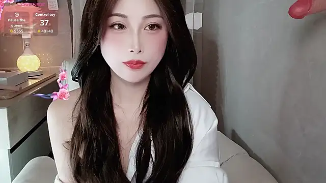 Snapshot of Blossom-666 chatting on February 7, 2026, 7:23 am Blossom-666 online show from February 7, 2026, 7:23 am