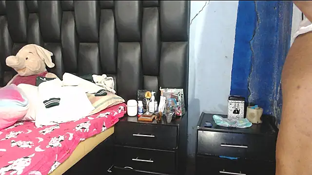 Snapshot of Kam54_ chatting on December 5, 2024, 1:49 pm Kam54 online show from December 5, 2024, 1:49 pm