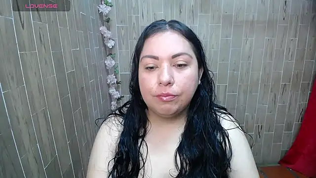 solyeria online show from May 25, 2026, 1:28 pm