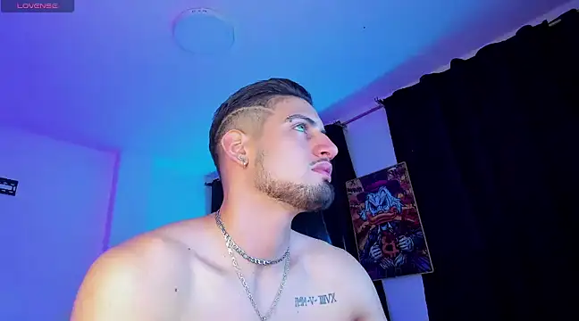 Snapshot of Giomar_Reyes chatting on December 20, 2024, 8:38 am Giomar Reyes online show from December 20, 2024, 8:38 am