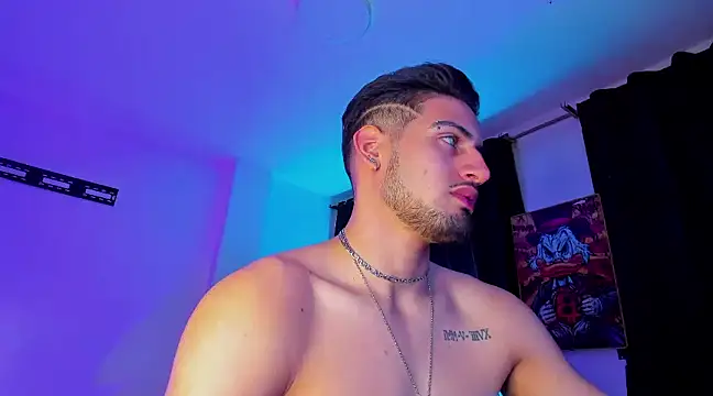 Snapshot of Giomar_Reyes chatting on January 7, 2025, 11:26 am Giomar Reyes online show from January 7, 2025, 11:26 am