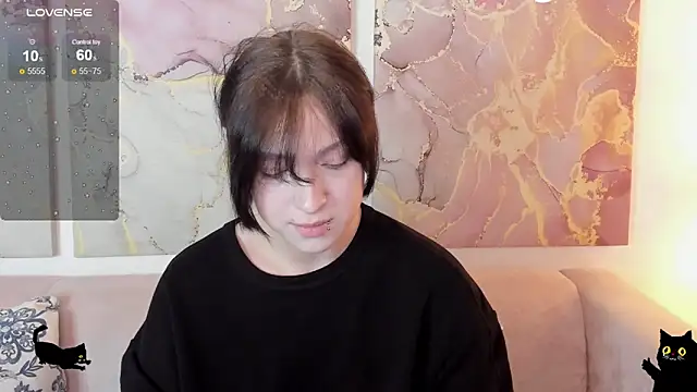 fiamoory online show from May 19, 2026, 1:56 am