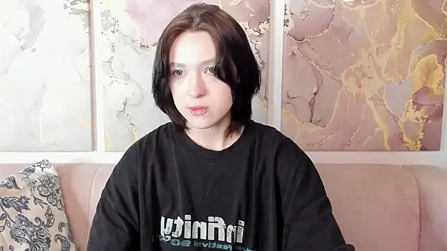 fiamoory online show from May 24, 2026, 1:21 am