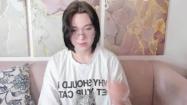 fiamoory online show from May 27, 2026, 2:08 am