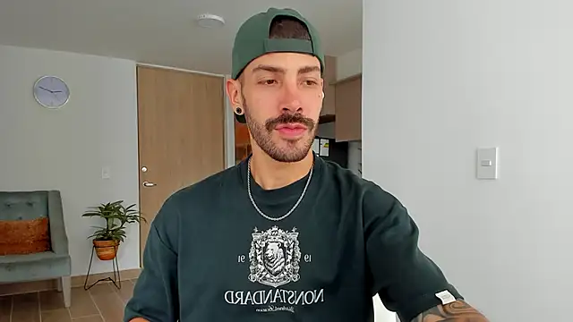 Guyinthemountain online show from December 25, 2024, 2:13 pm