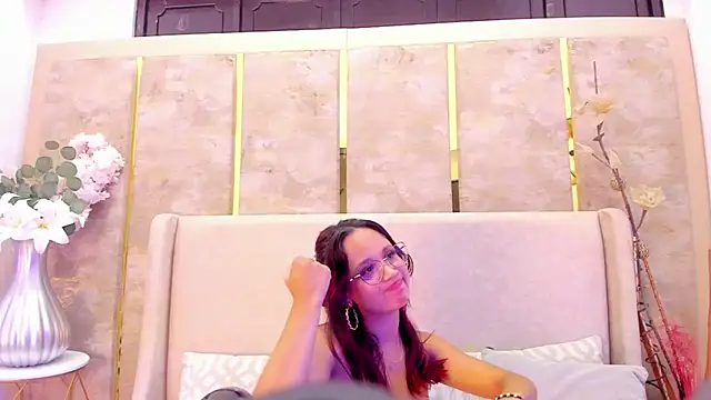 MelanieRoah online show from March 22, 2025, 10:48 pm