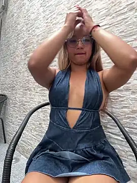 MelanieRoah online show from May 10, 2026, 2:55 pm