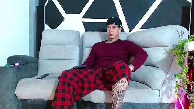 JUSTIN FULLER1 online show from November 20, 2025, 8:41 pm