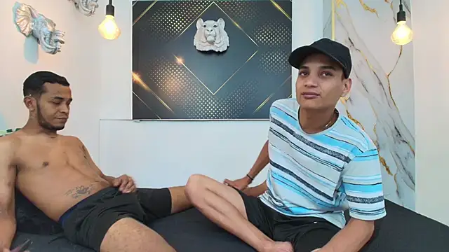 Snapshot of JordanAndAndrew chatting on October 24, 2025, 8:05 pm JordanAndAndrew online show from October 24, 2025, 8:05 pm