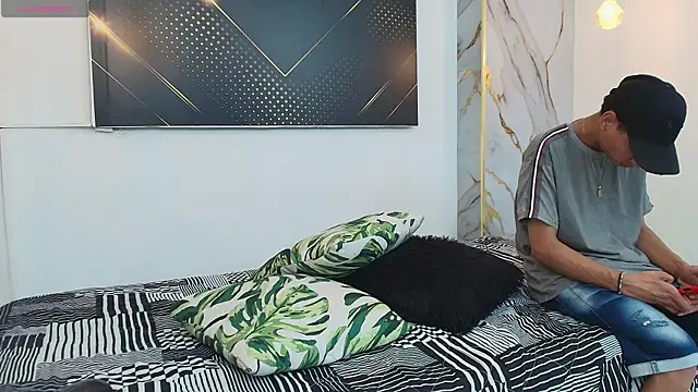 Snapshot of JordanAndAndrew chatting on November 8, 2025, 8:18 pm JordanAndAndrew online show from November 8, 2025, 8:18 pm