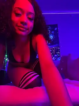 Snapshot of redbonejada chatting on December 23, 2025, 12:41 am redbonejada online show from December 23, 2025, 12:41 am