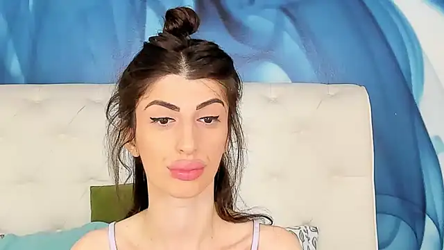 SkinnyDolly online show from November 9, 2025, 3:05 am