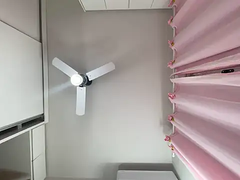 Snapshot of lariic chatting on October 2, 2025, 12:45 pm lariic online show from October 2, 2025, 12:45 pm