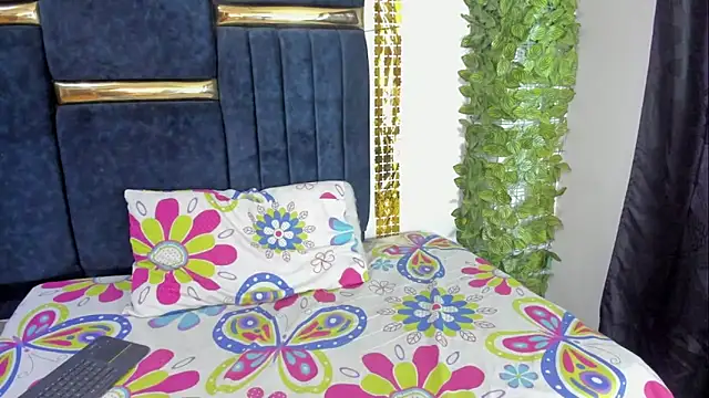 skaysanchez1 online show from October 13, 2025, 7:14 pm