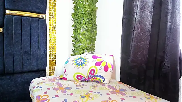 skaysanchez1 online show from December 20, 2025, 1:40 pm